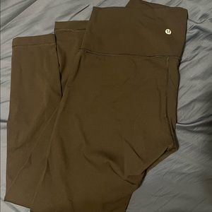Lululemon Wunder Under 28” leggings size 10